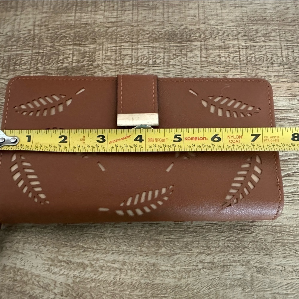 Vagabond Goods Brown Leaf Cutout Wallet | “Sea La Vie” Embossing - Picture 10 of 16